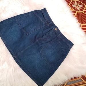 Young lady skirt 😍